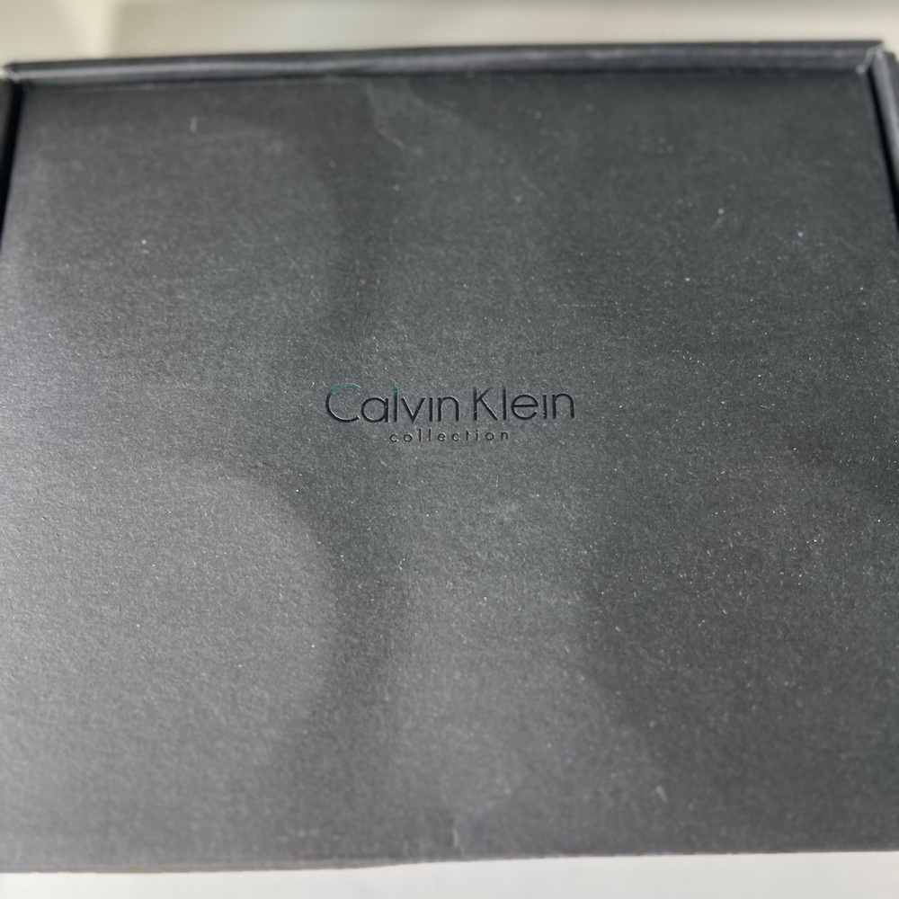 Calvin Klein Cream and Gold Dining Mugs Set 16oz - Picture 5 of 7